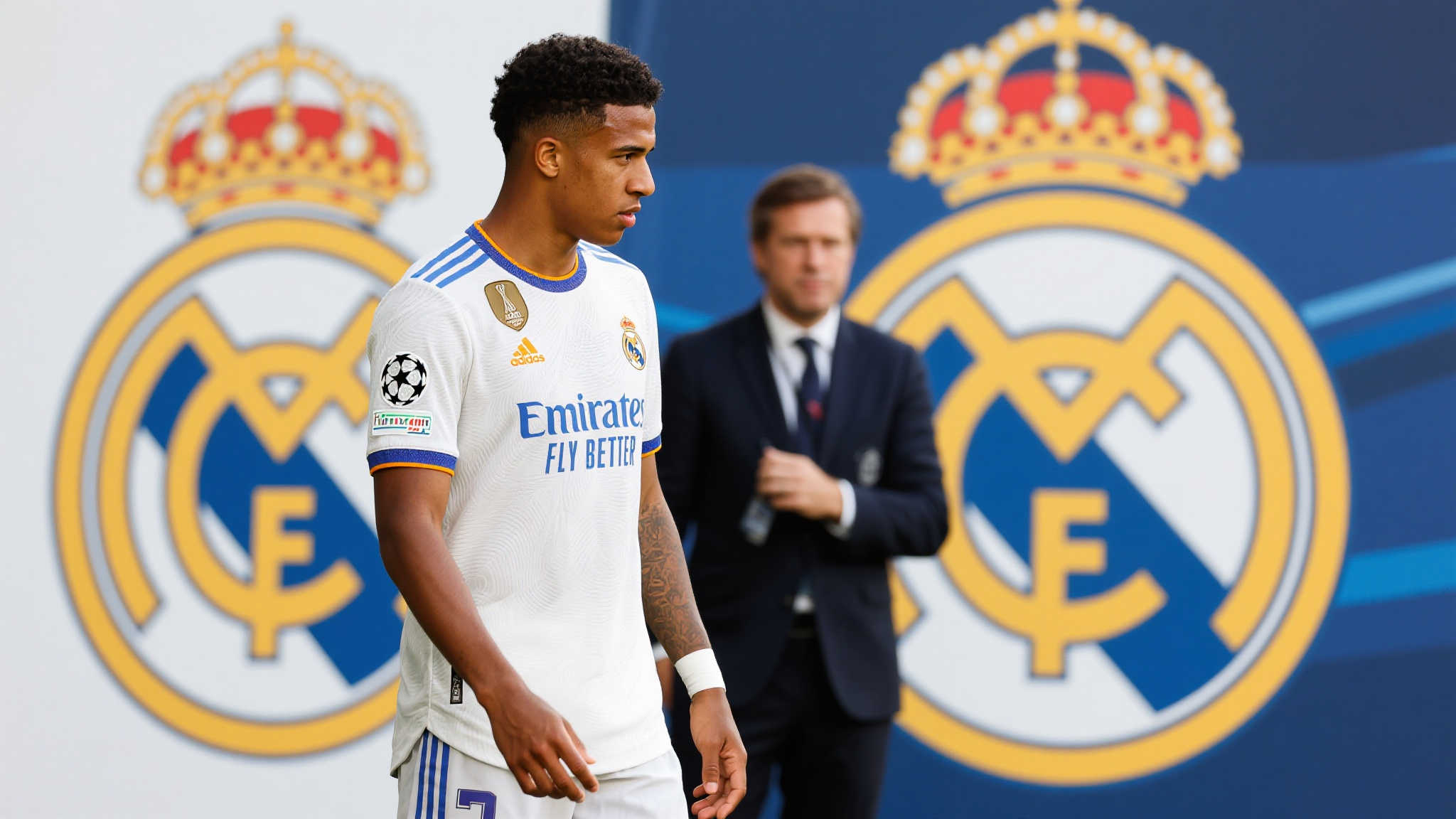 拜仁多次关注古斯托,但右后卫引援并非当前优先事项 拜仁多次关注古斯托,但右后卫引援并非当前优先事项